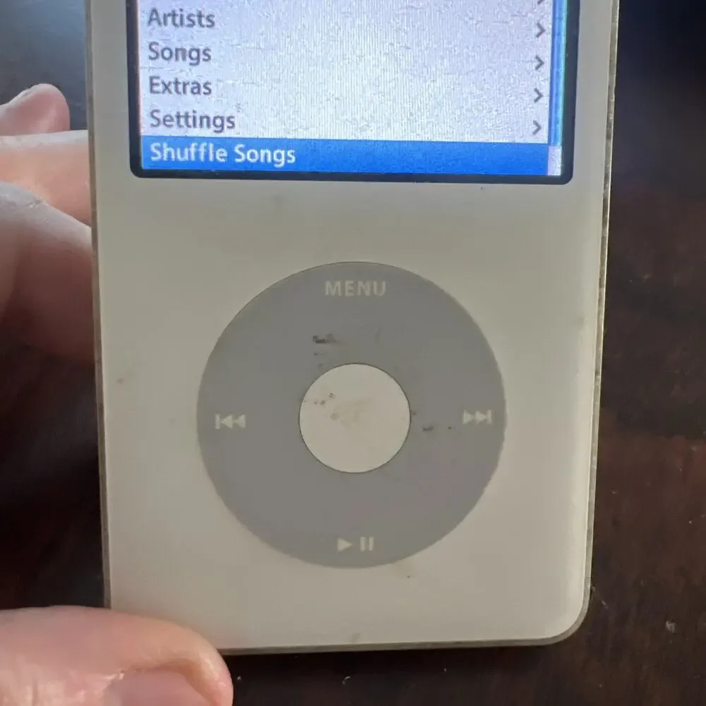 APPLE IPOD CLASSIC 5TH GEN 60GB Bundle Working Condition 496 Songs White Vintage